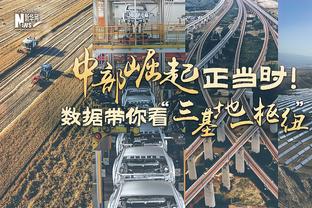 湖人球员扔纸篓“Kobe”挑战：浓眉一击命中 里夫斯超远精准入筐